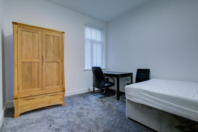 1 bed House Share to rent Image 6