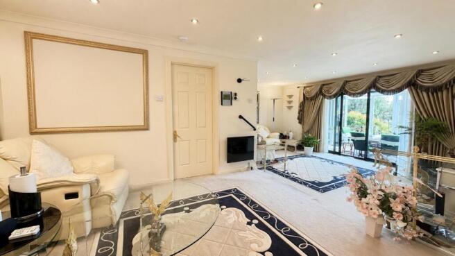 4 bed Detached Bungalow for sale Image 4