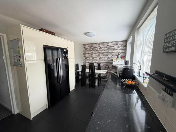 3 bed Terraced for sale Image 7