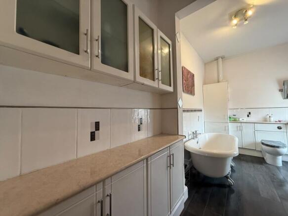 2 bed End of Terrace to rent Image 10