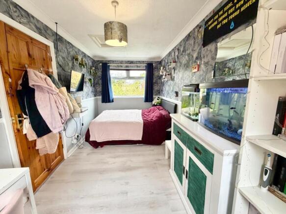 4 bed Detached for sale Image 11