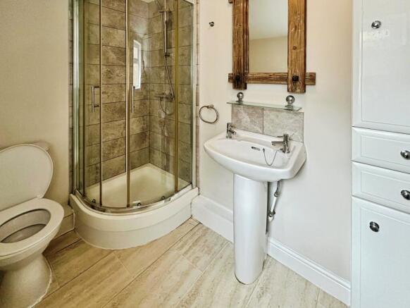 1 bed Apartment to rent Image 4