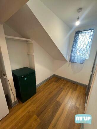 1 bed House Share to rent Image 5
