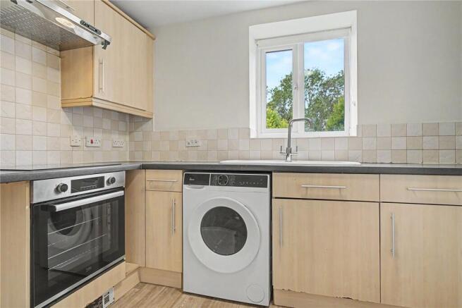 Saltash Road, Churchward, Swindon, SN2 photo 4