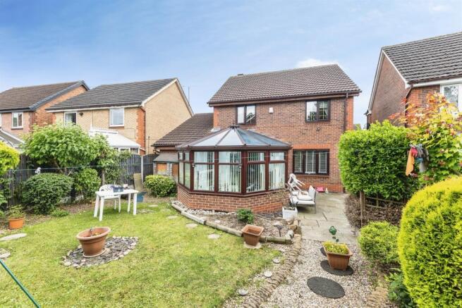 4 bed Detached for sale Image 9