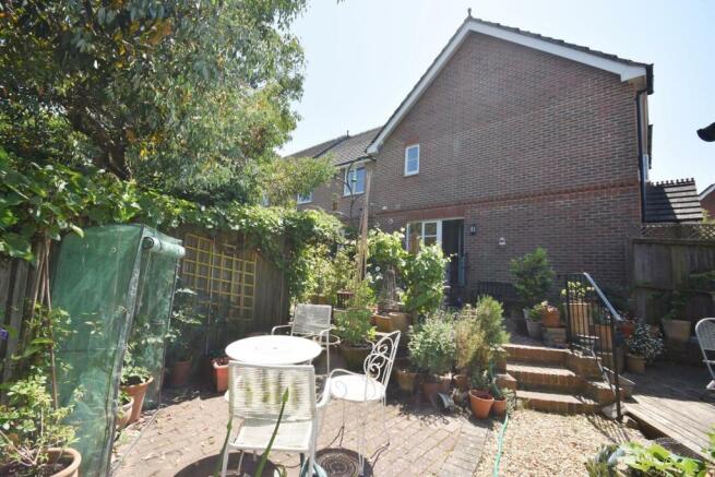 Garden patio  & deck.JPG