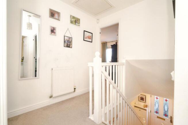 4 bed Detached for sale Image 8