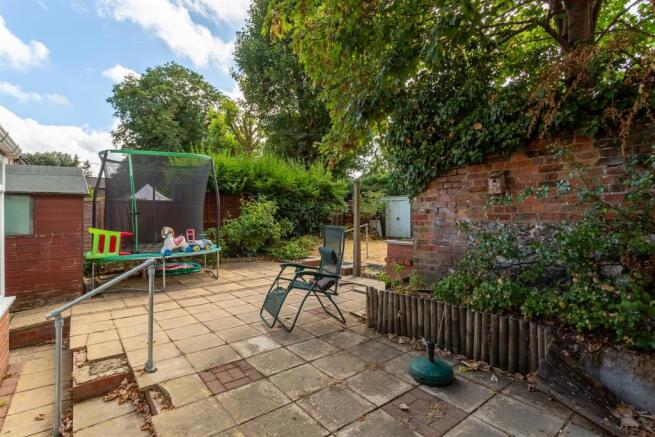house-antrobus-close-cheam-sutton-103.jpg
