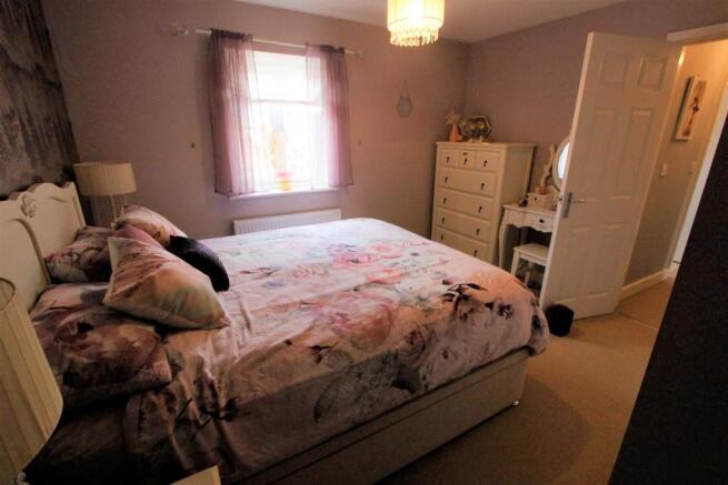 Bedroom 1 (2).JPG