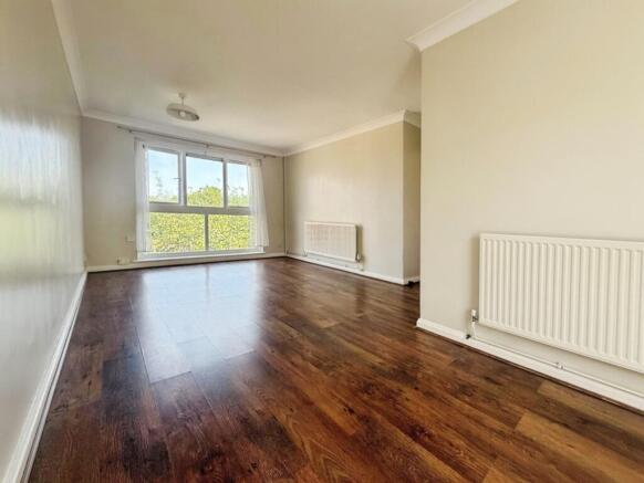 2 bed Apartment to rent Image 7