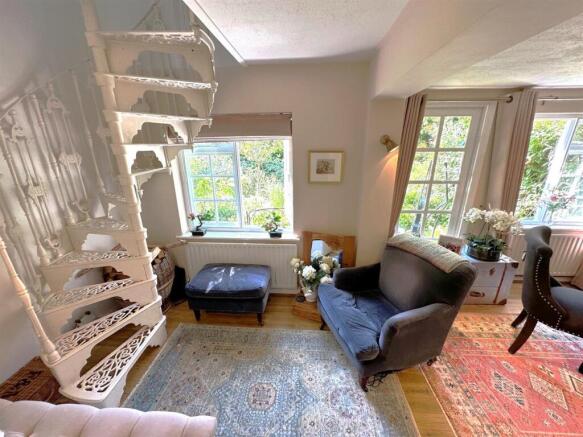 Living area 3.jpg