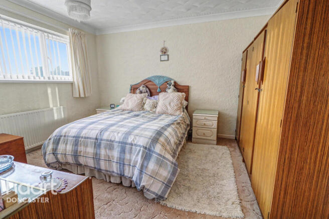 3 bed Semi-Detached for sale Image 12