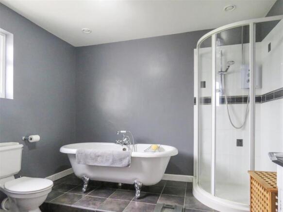 Bathroom.JPG