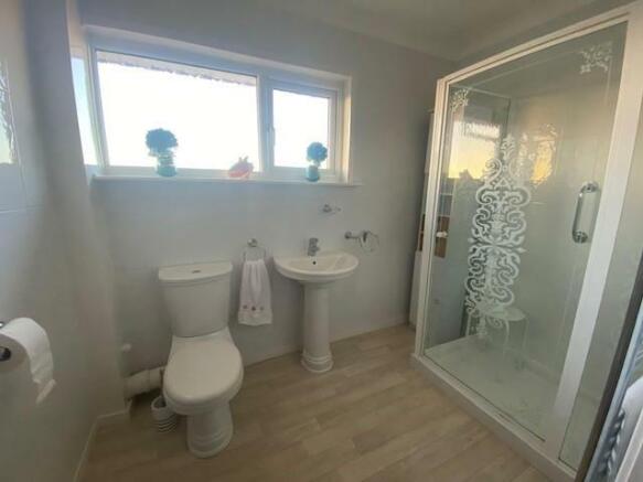 SHOWER ROOM.jpg