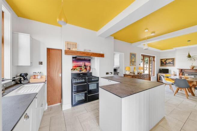 OPEN-PLAN DINING KITCHEN