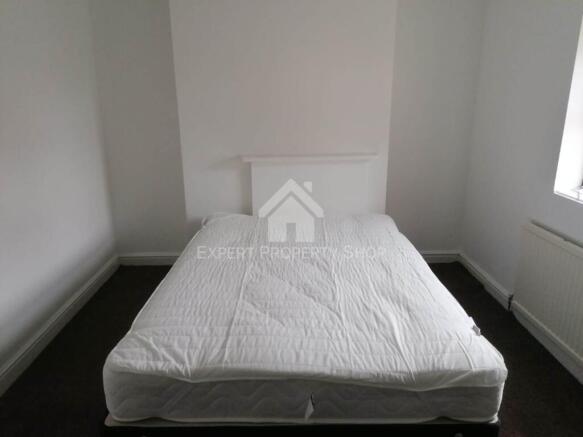 8 bed Semi-Detached for sale Image 11