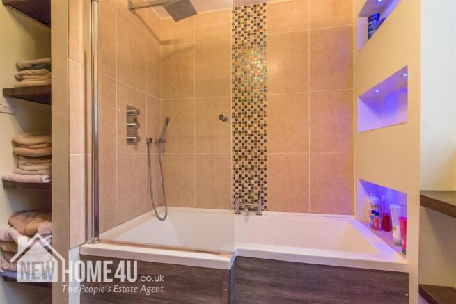 FAMILY BATHROOM:
