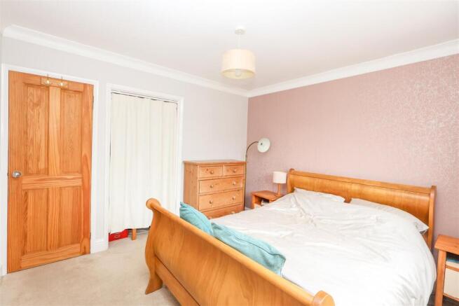 2 bed Detached Bungalow for sale Image 10