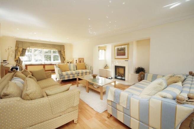 Dual Aspect Lounge