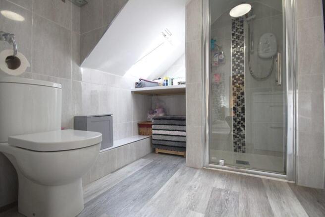 Ensuite to Bed 1