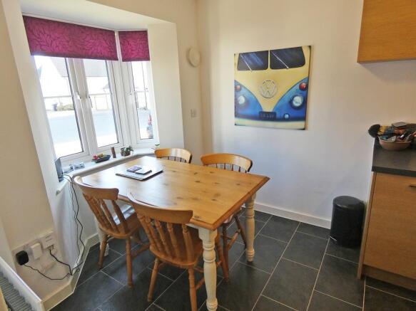 2285diningarea.jpg
