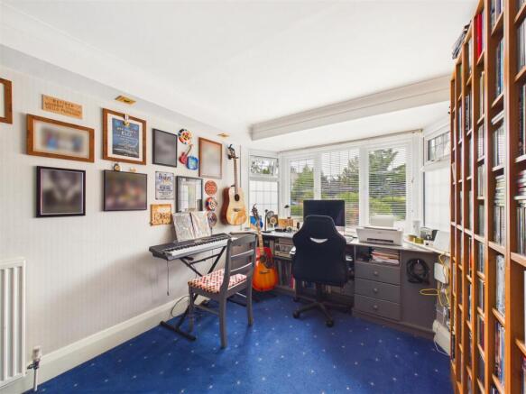 4 bed Semi-Detached for sale Image 12
