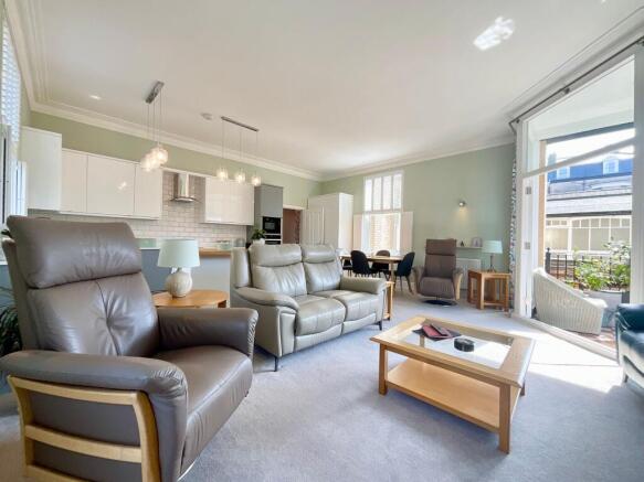2 bed Apartment for sale Image 6