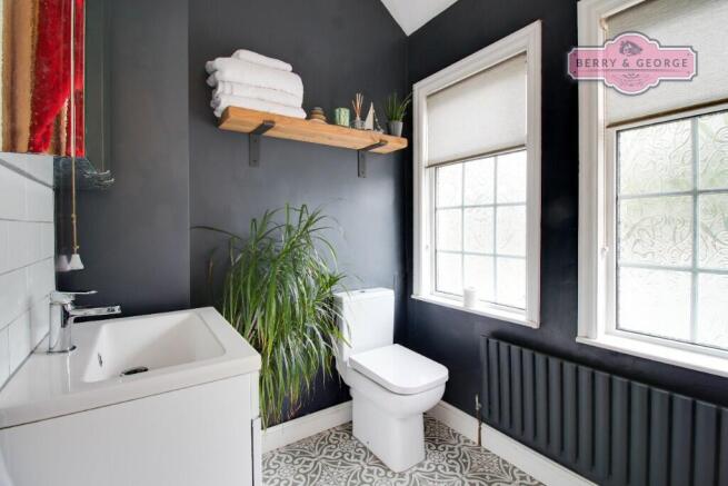 FAMILY BATHROOM