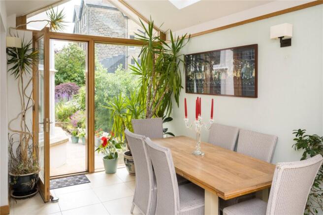 5 bed Semi-Detached for sale Image 7