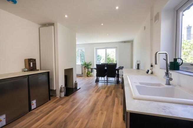 KITCHEN / DINING ROOM