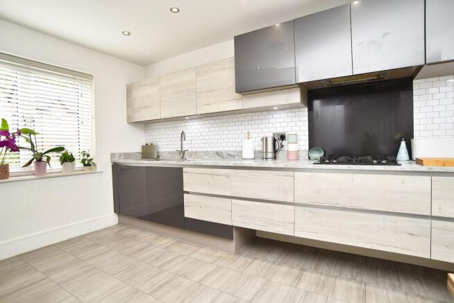 3 bed Semi-Detached for sale Image 4