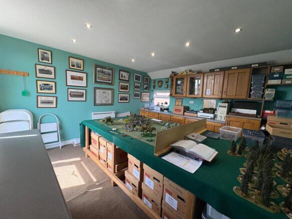 5 bed Detached for sale Image 9