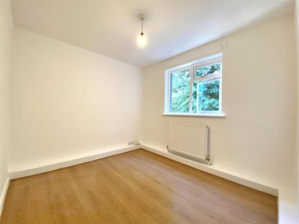 3 bed Terraced to rent Image 5