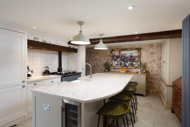 5 bed Detached to rent Image 7
