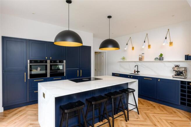 4 bed Semi-Detached for sale Image 8