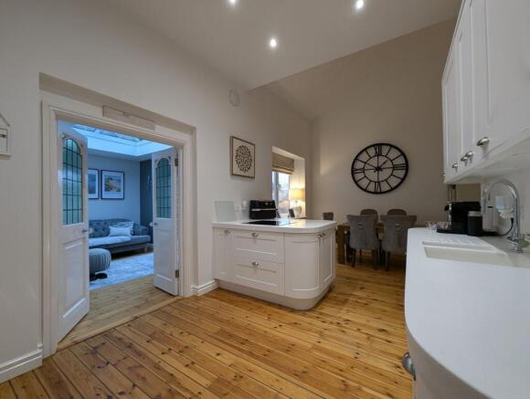 Lounge/Dining Area & Kitchen