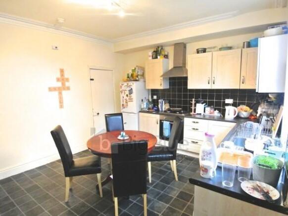4 bed Terraced to rent Image 4