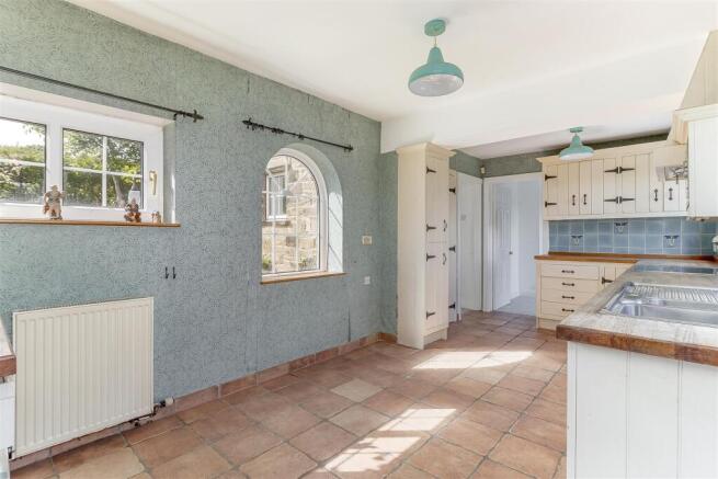 3 bed Semi-Detached for sale Image 7