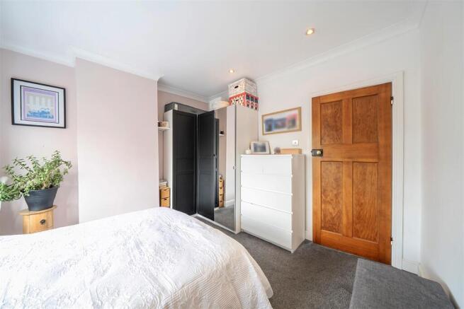 Master bedroom (4)
