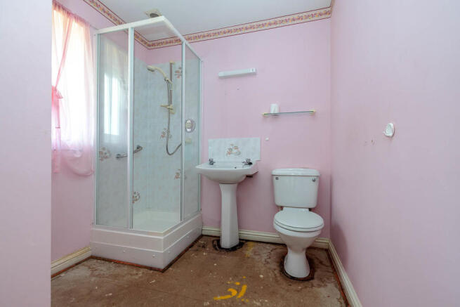 Master Bedroom En...