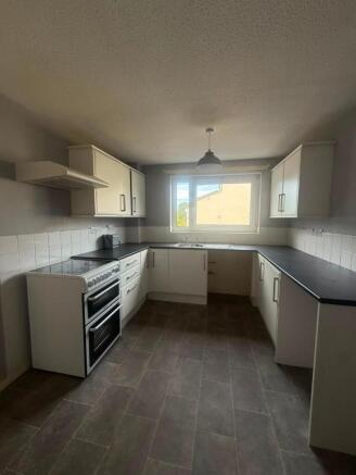 3 bed Terraced to rent Image 5