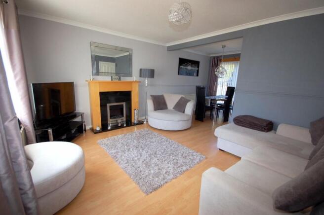 Lounge/Dining Area