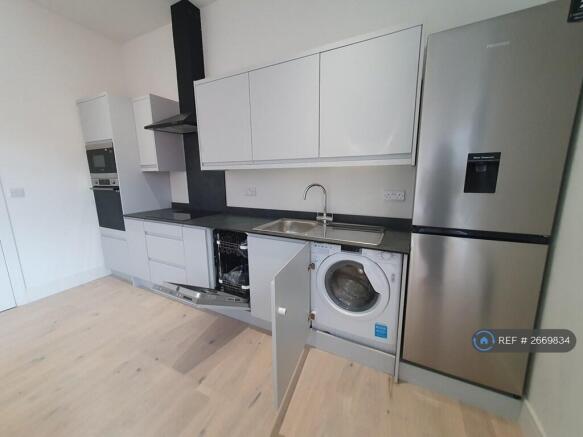 2 bed Flat to rent Image 4