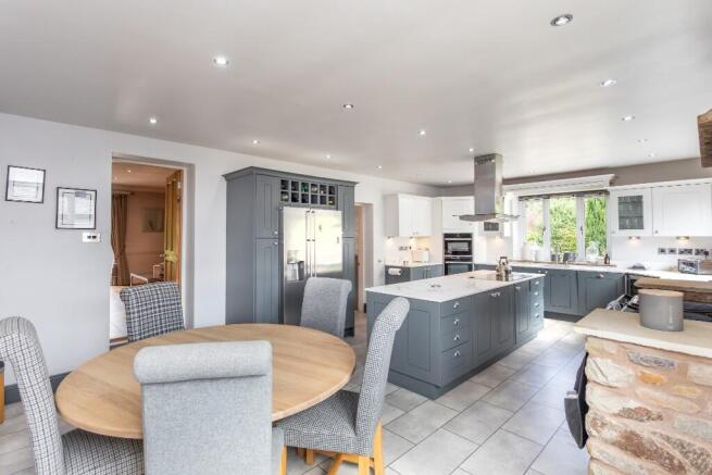 4 bed Detached for sale Image 4
