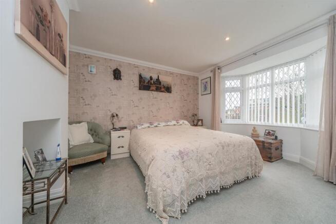 BEDROOM 1: