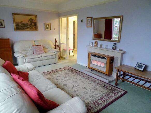 SITTING ROOM: