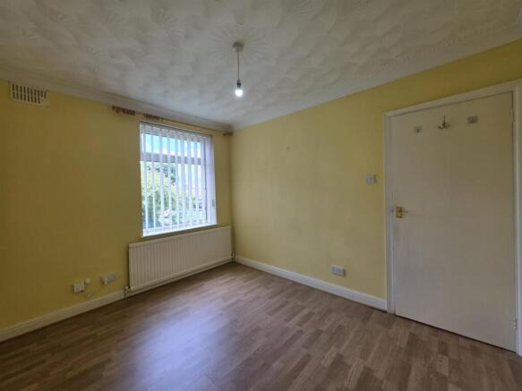 2 bed Apartment to rent Image 11