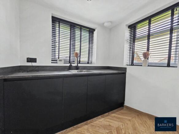 4 bed Semi-Detached for sale Image 11