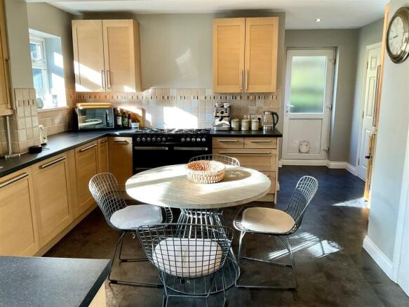 Kitchen pic1.jpg