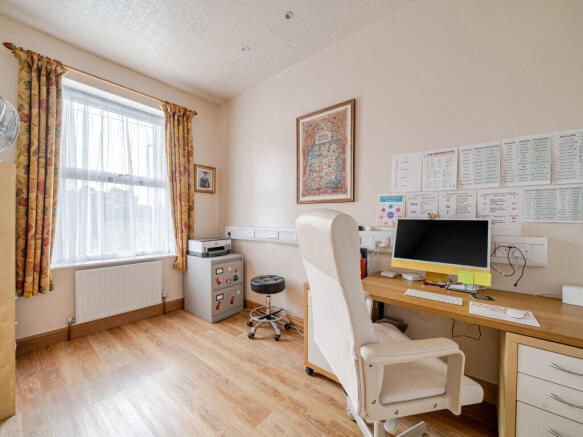 4 bed Semi-Detached for sale Image 11